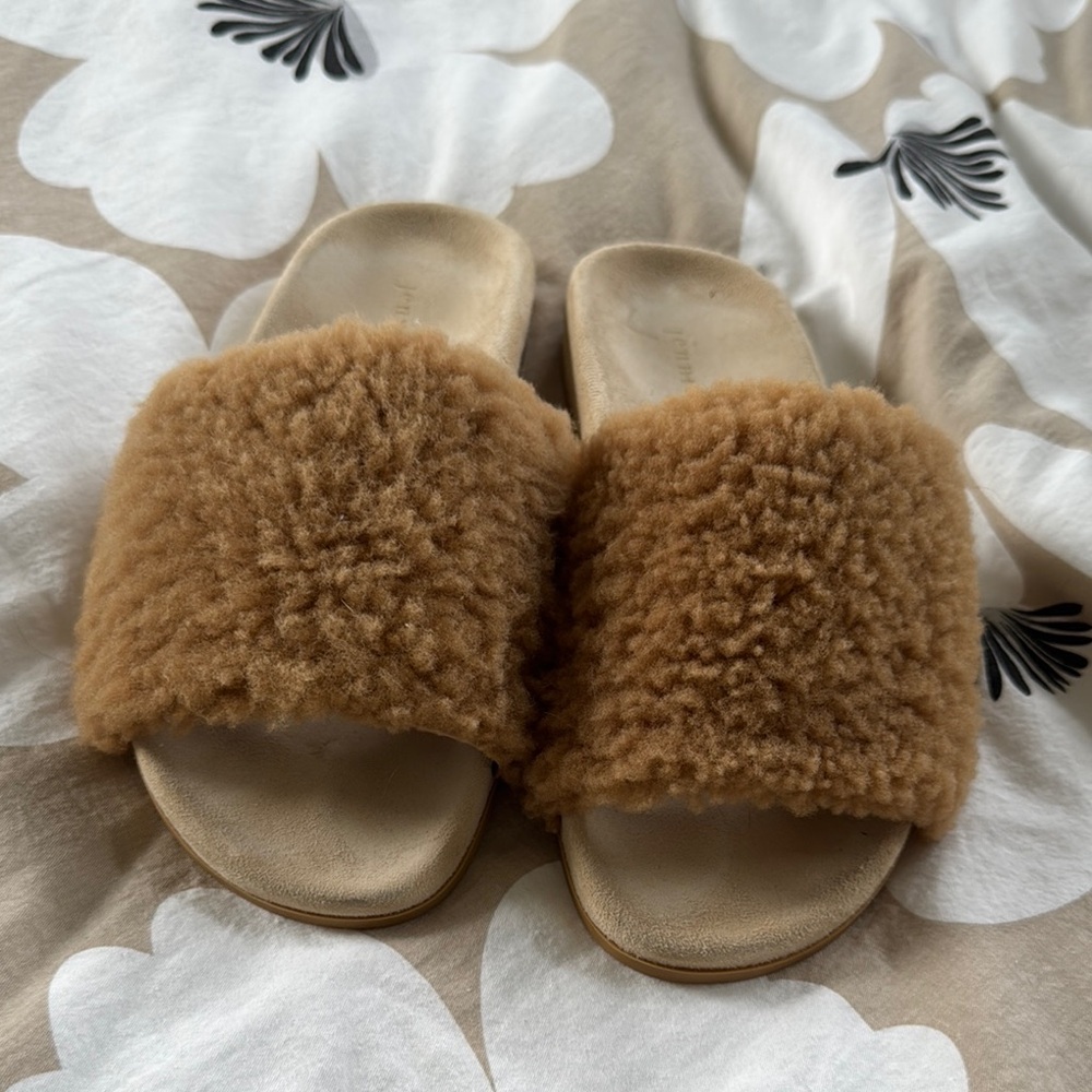 Jenny Kayne Cozy Tan Fuzzy Slide Sandals